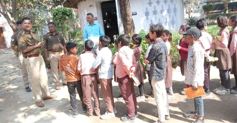 *मिशन शक्ति-5.0 के तहत* *छात्र-छात्राओं ने किया थाना* *लम्भुआ का शैक्षिक* *भ्रमण*