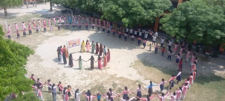 छात्राओं ने मानव शृंखला बनाकर दिया महिला सशक्तिकरण का संदेश, नारी शक्ति वंदन अधिनियम पर जागरूकता