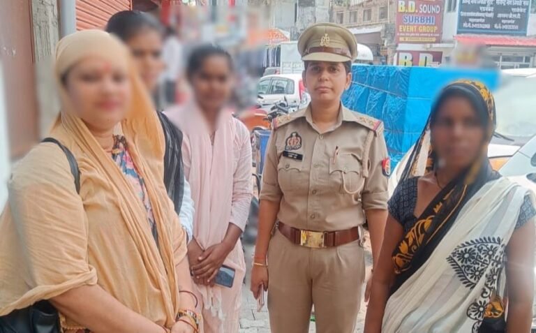 महिलाओं की सुरक्षा और सशक्तिकरण का संदेश लेकर सक्सेना नगर पहुंची मिशन शक्ति टीम