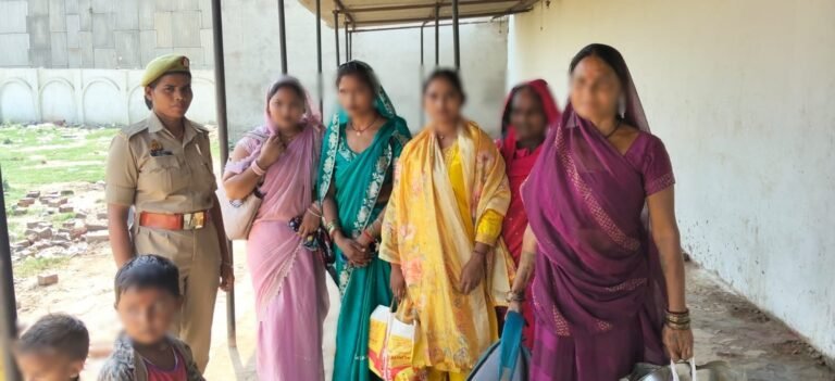 महिलाओं की सुरक्षा और सशक्तिकरण को लेकर नौतनवा पुलिस का जागरूकता अभियान, साइबर अपराधों से बचाव की दी जानकारी