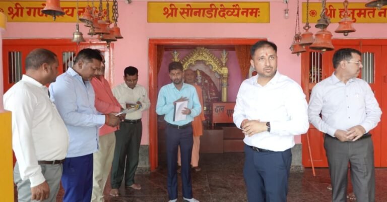 रामग्राम परियोजना में देरी पर डीएम सख्त, ठेकेदार को नोटिस जारी करने के निर्देश