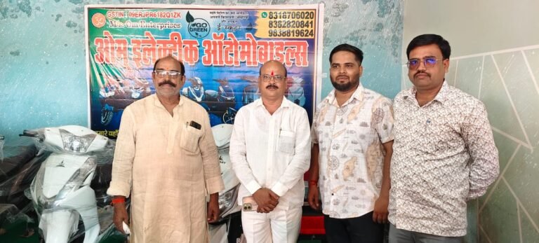 हरित परिवहन को मिली नई रफ्तार: झनझनपुर चौराहे पर ओम इलेक्ट्रिक ऑटोमोबाइल्स का भव्य शुभारंभ