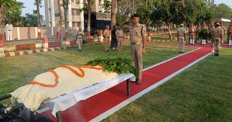 कर्तव्यनिष्ठ उपनिरीक्षक रंगीलाल को नम आंखों से दी गई अंतिम श्रद्धांजलि, पुलिस लाइन में शोक सभा आयोजित