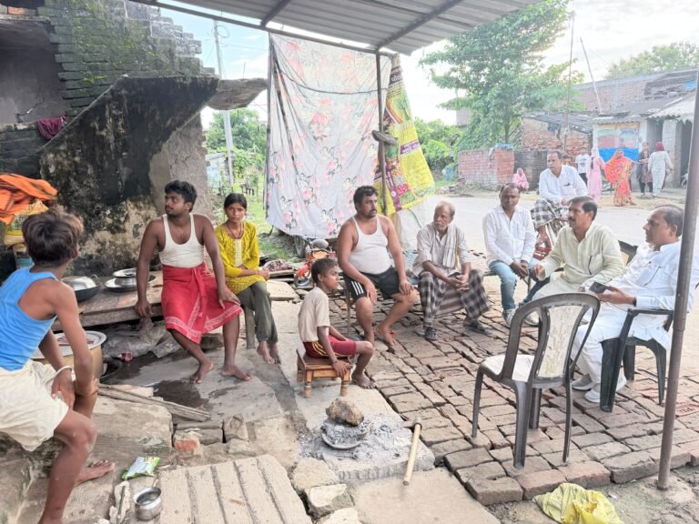 शोकाकुल परिवारों के बीच पहुंचे भाजपा नेता राजेंद्र पटेल