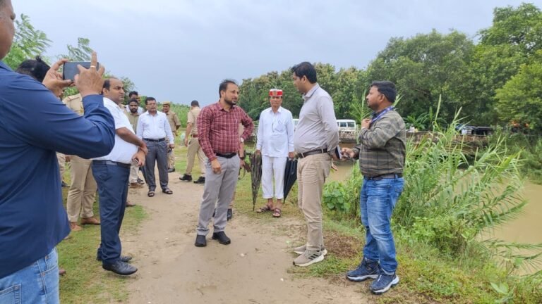 नेपाल की बारिश से बढ़ा बाढ़ का खतरा, – ——-महराजगंज में स्कूल बंद